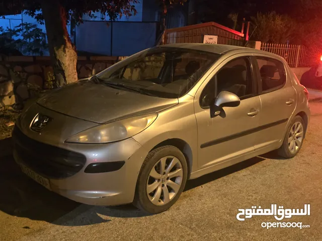 بيجو 207 / لون فضي/ بنزين