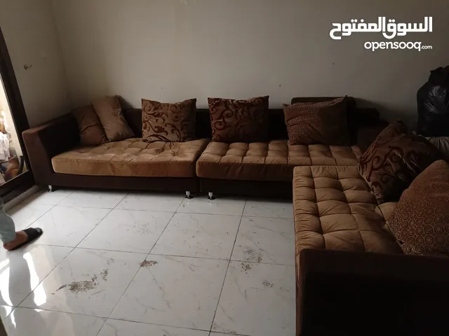 طقم كنب متحرك بحالة جيدة