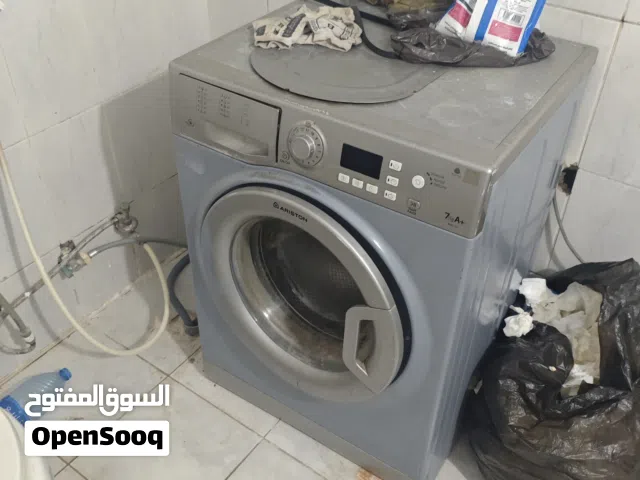 غسالة نوع أريستون،مستعملة، مكسور فيها الحوض، للبيع قطع! 20 دينار!
