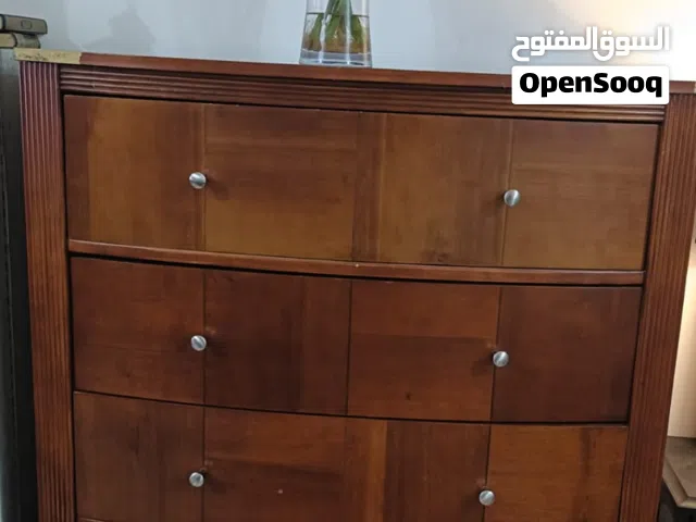 وحدة ادراج خشب طبيعي بحالة ممتازة