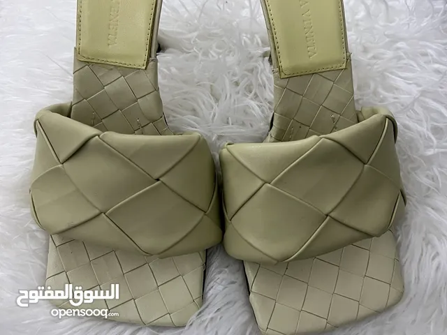 Beige With Heels in Manama