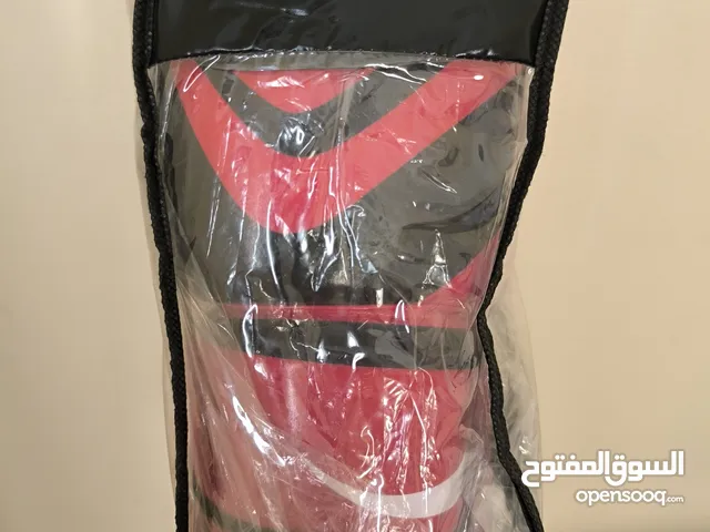 قفازات ملاكمة جديدة