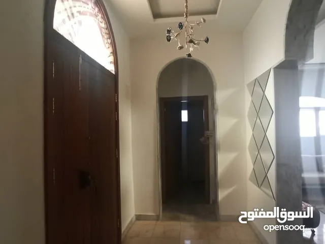 245 m2 More than 6 bedrooms Townhouse for Sale in Tripoli Ain Zara