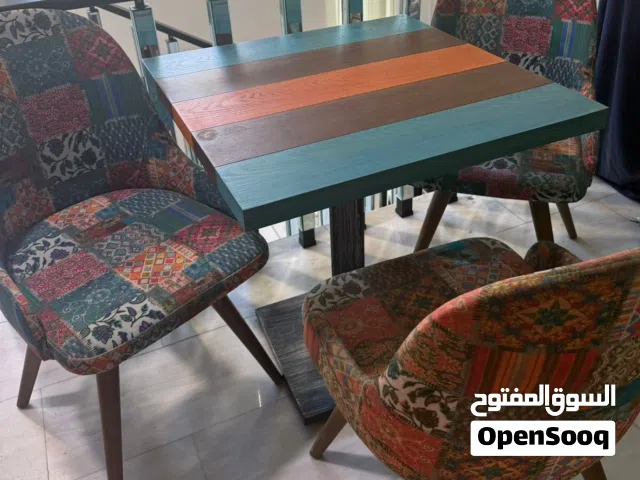 ميز طعام يتكون من ثلاث كراسي اخو الجديد استعمال قليل الكراسي دوشمه تخم قويه