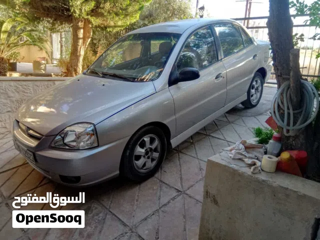 2001, كيا, ريو, Standard