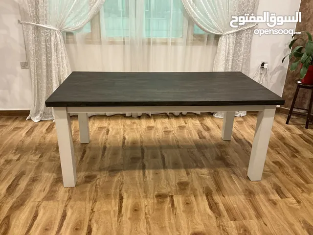 Pure wood dinning table for 6 (without chairs) , just like new , strong wood table, price 60kd