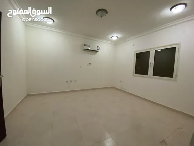 ستوديو نظامي في الوكرة