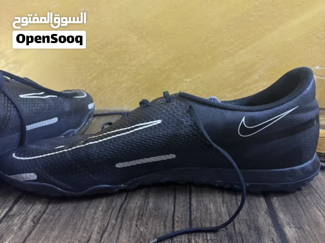 حذاء كرة قدم مقاس 47 – مستعمل بحالة الجديد نايك اصلي مشتريه من الشركة