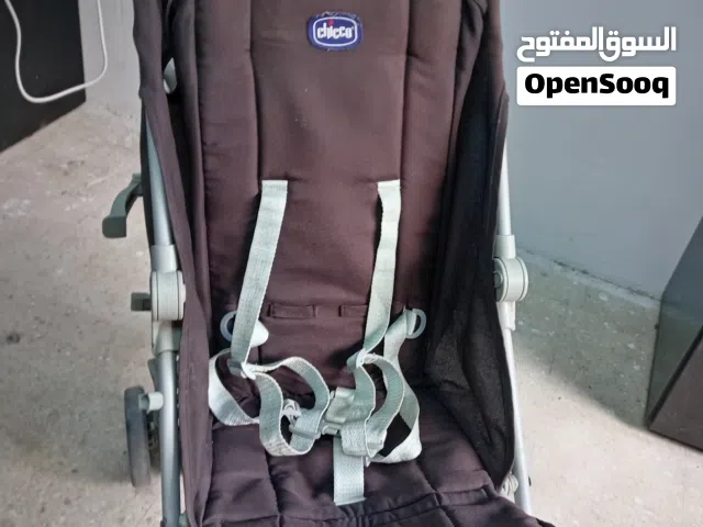 عربة اطفال ماركة شيكو