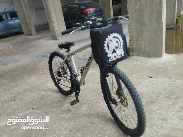 دراجة هوائية من نوع جبلي بدون عيوب وبحالة جيدة جدا للبيع