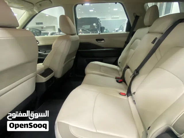 2025 نيسان باثفايندر SV
