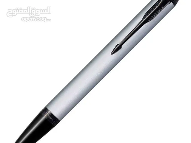 قلم حبر جاف اي ام من باركر، بلون رمادي مطفي مع حواف سوداء، حجم خط متوسط مع حبر ازرق قابل لاعادة التع