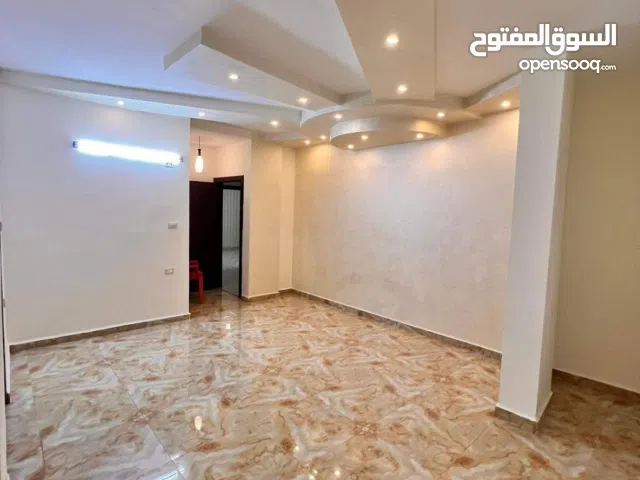 شقه للبيع في اربد ـــــ الراهبات الورديه مساحه 170متر السعر 55الف عمر البناء 10سنوات