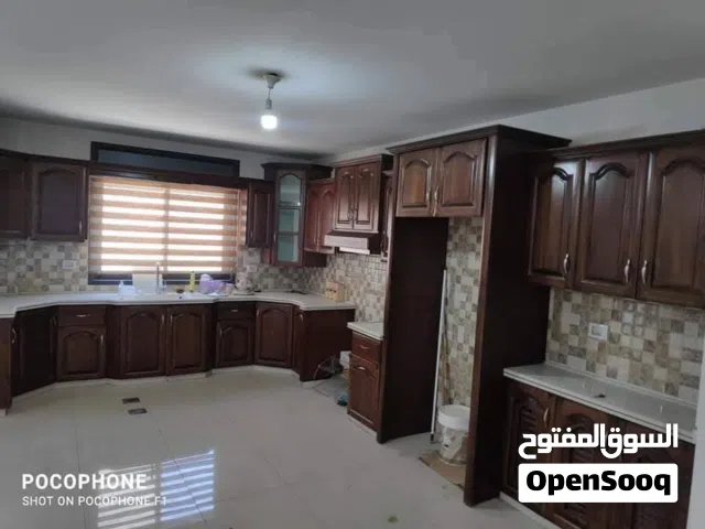 شقة للايجار غير مفروش بموقع مميز