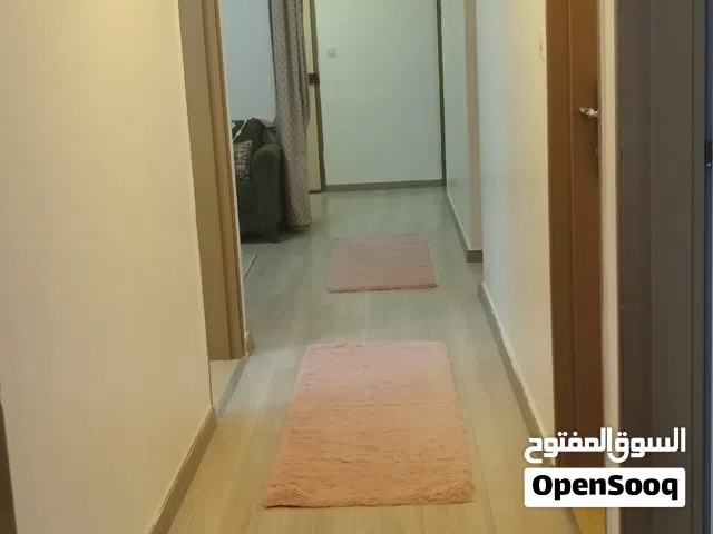 شقة 4 غرف نظيفة مشاالله للبيع بالأثاث