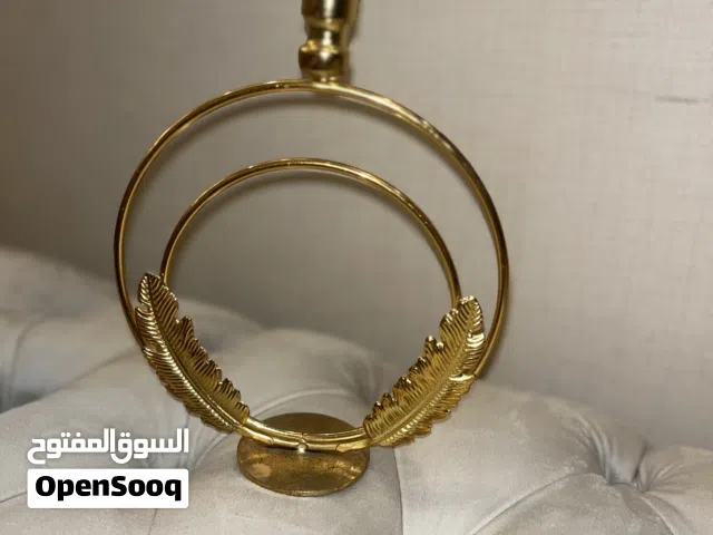 شمعدان ذهبي ديكور ريشتين  معتق انتيكي من محلات وسط البلد للبيع ب دينارين موجوود بالرابية يوجد توصيل