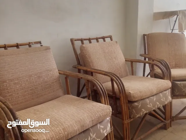 صوفا خيزران مع ثلاث كراسي
