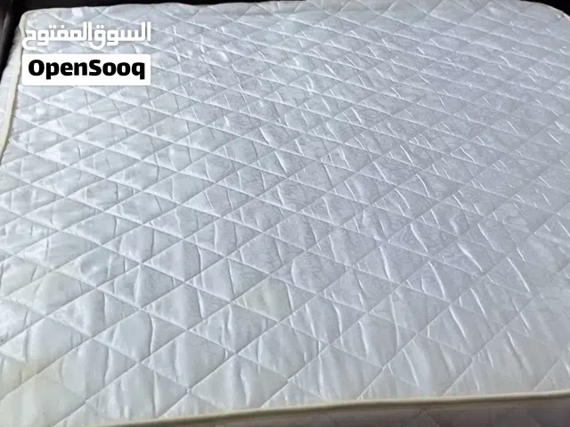 تخت غرفه نوم للبيع بحاله الوكاله