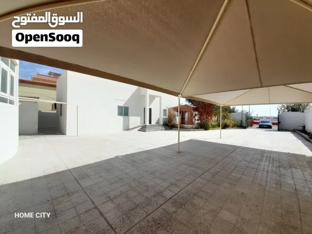 فيلا راقية جدا  للبيع في الشامخة مع حمام سباحة خاص و حديقة