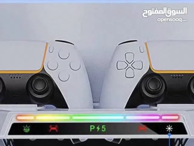 قاعدة بلاي ستيشن والاكسسوارات الخاصة بيه