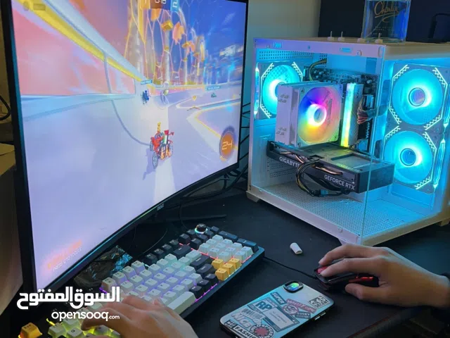 كمبيوتر جيمنج مع شاشه 180 هرتز