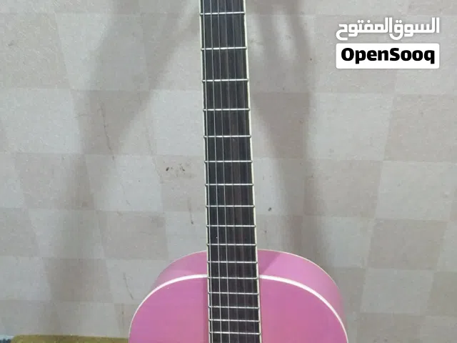للبيع جيتار أصلي شركة gypsy rose حجم الجيتار اصغر من السي فور تي الجيتار بحالة جيدة والأوتار كذلك