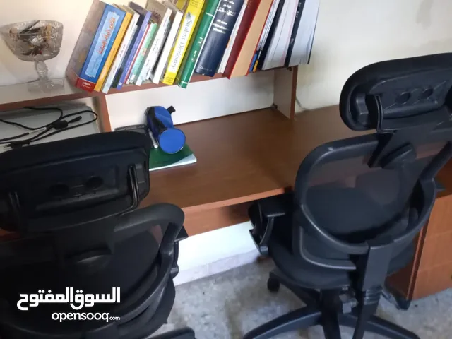 مكتب زاوية لشخصين