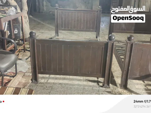 تخت عدد 2 طول 220 عرض 130 خشب نوع سويد مع فرشات زنبرك