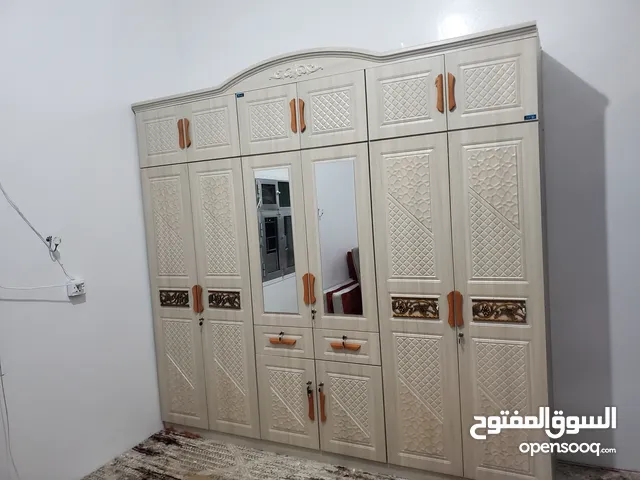 مهندس فني لفك وتركيب جميع انواع الأثاث المنزلي والمكتبي