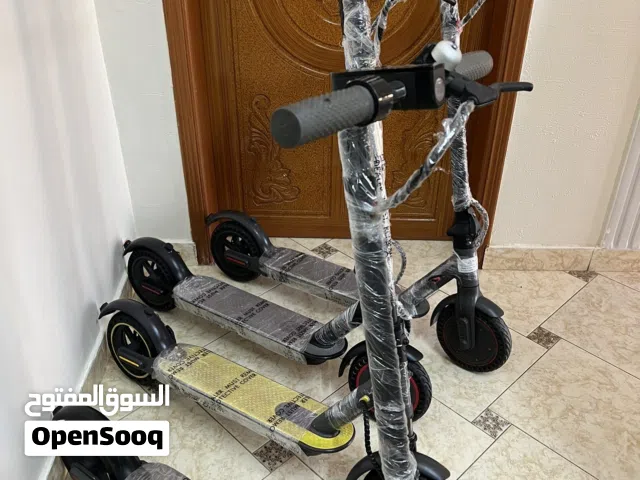 للبيع سكوترات نضيفة شبه الجديدة امورهم طيبه وعليهم ضمان ويوجد توصيل  السعر شامل التوصيل