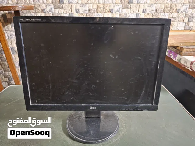 شاشة حاسبه مستعمل شغال وCD أقراص مستعمل شغال السعر 50 الف