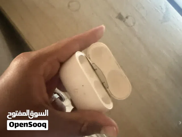 1.	للبيع: AirPods Pro 2 مستعملة نظيفة وسعر ممتاز