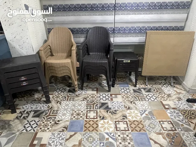 كراسي وطاولة وطربيزات