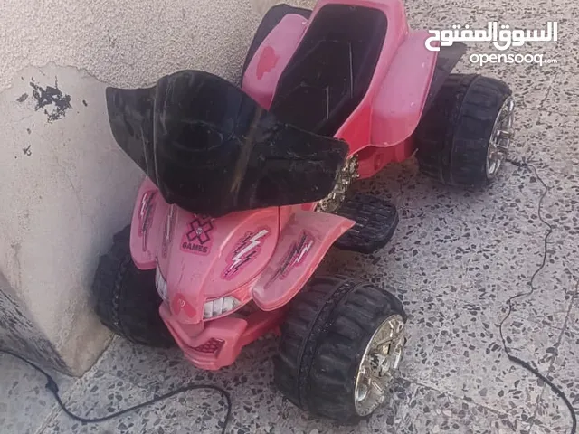 طقم صوفيات بحاجه لتنجيد ويحييها وسياره شحن وبوفيه