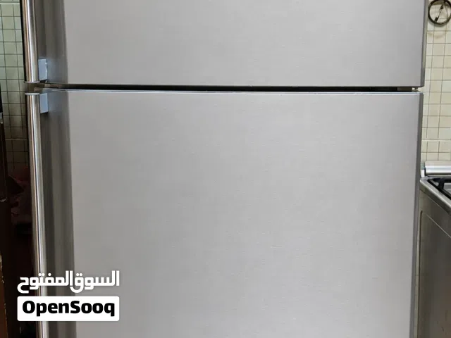 ثلاجة شارب بحالة ممتازة