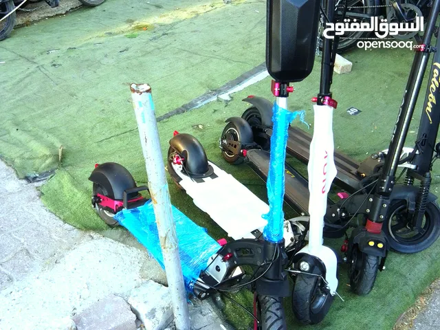 سكوتر انمكو المغلف ازرق(في مجال بسعر)استعمال بسيط جدا جدا السكوتر الف