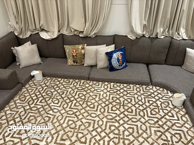 مجلس ارضي مع فرشه