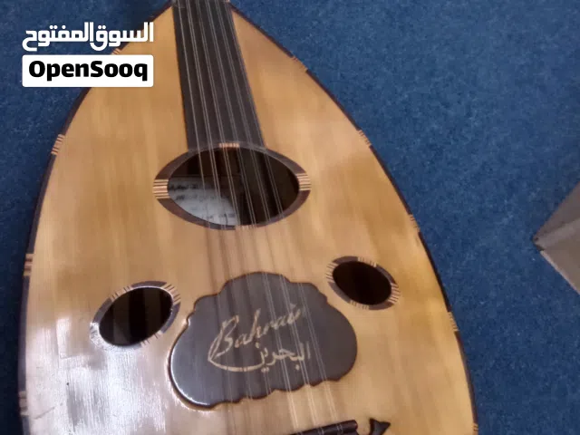 عود بحريني قديم سنة الصنع2000 موديل تصميم عراقي عمر العود 26 سنه