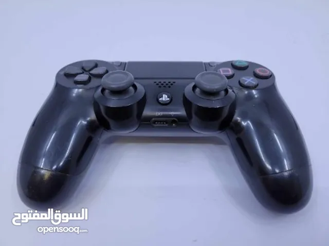 يد بليستيشن 4 مستعملة سنة بحالة الوكالة بدون اي مشاكل او عطل لون اسود لا تضيع الفرصة على حالك