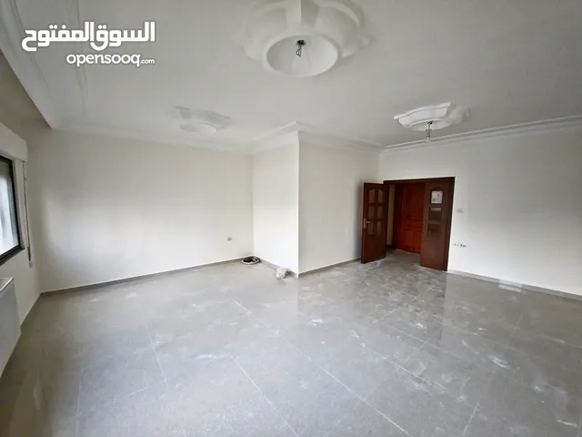 شقة طابقية فارغه للايجار في خلدا 240 م