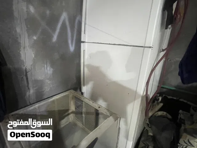 السلام عليكم ثلاجه سامسونك ثلاجه حجم كبير مثل ما موضح بل صوره الجوه مايبرد بس الفوك تجمد ما اعرف عطل