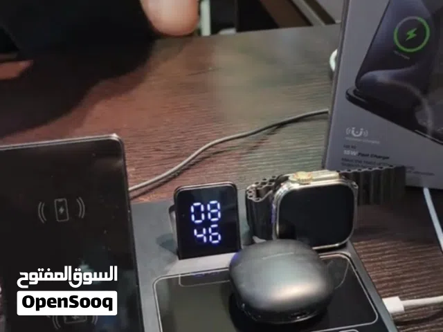 محطة الشحن اللاسلكية الذكية 4×1 جهاز أنيق يشحن  الموبايل الساعة الذكية السماعات اللاسلكية مع ساعة .