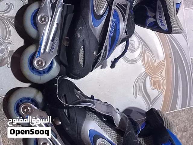 حذاء كدامك ابو تيارات يشتغل اضويه من تمشي نضيف كلشي بي سعرك عجبني ابيعلك