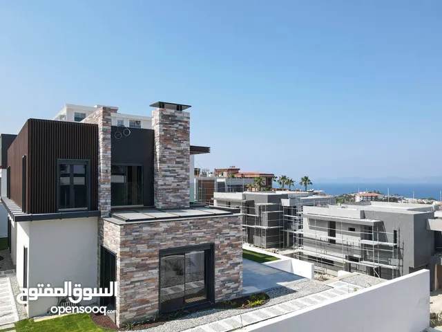 Luxury 5-Bedroom Villa for Sale in Kuşadası A stylish and functional, 3-story private villa with el