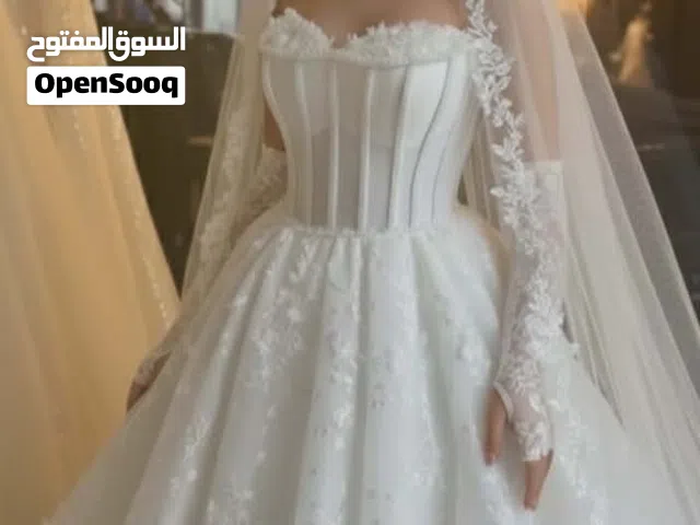 بدلة عروس مع توابعها جديده للبيع بسعر مغري