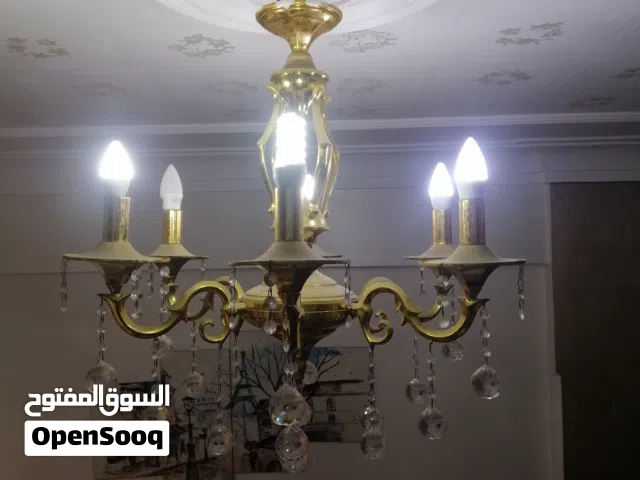 عدد 2 نجفة  بحالة جيدة ستايل كلاسيك قديم، معدن تقيل مطلي لون ذهبي