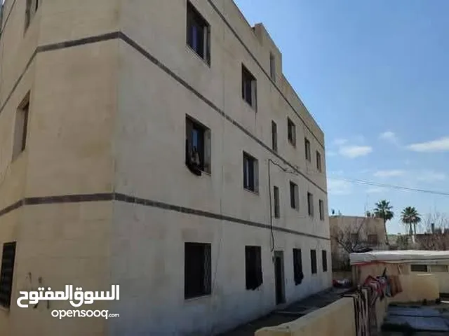 عماره يوجد فيها 6شقق ومخزن