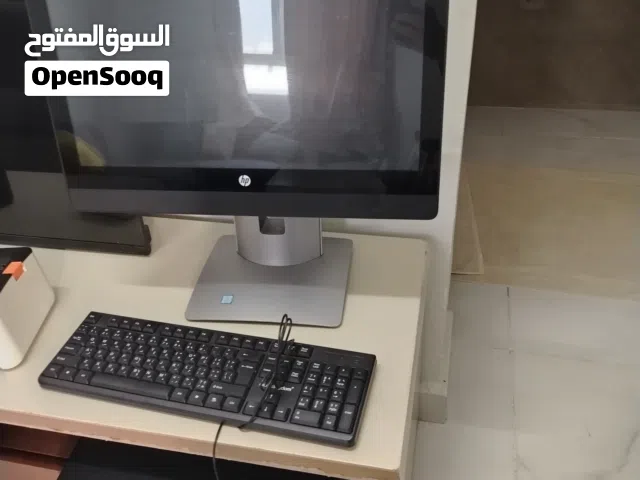 كمبيوتر مع نظام محاسبة