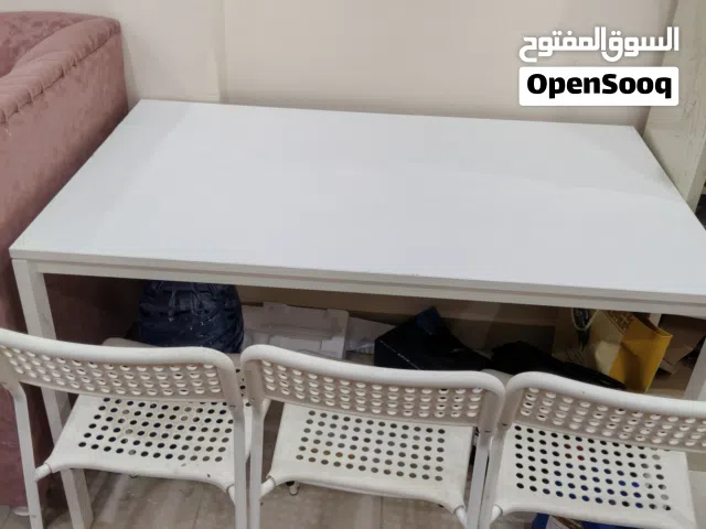 طاولة ايكيا اصلي بيضاء بسعر ممتاز
