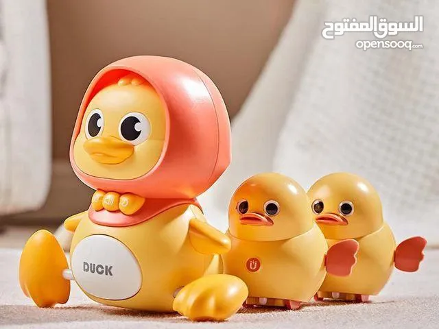 لعبة البطات المتحركة للأطفال  تصميم كرتوني لطيف يجذب انتباه الأطفال، تتحرك الأم وتلحق بها البطات